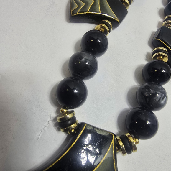 VTG Trifari Glam Black Gold Chunky Lucite Beaded Pendant Modern Boho Necklace - Picture 4 of 12
